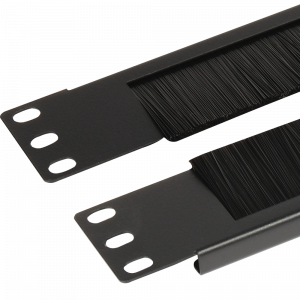 19" разделяемая панель с щеточным вводом, черная